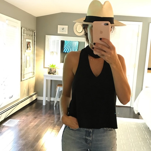 Olivaceous Tops - Olivaceous black choker key hole shirt small